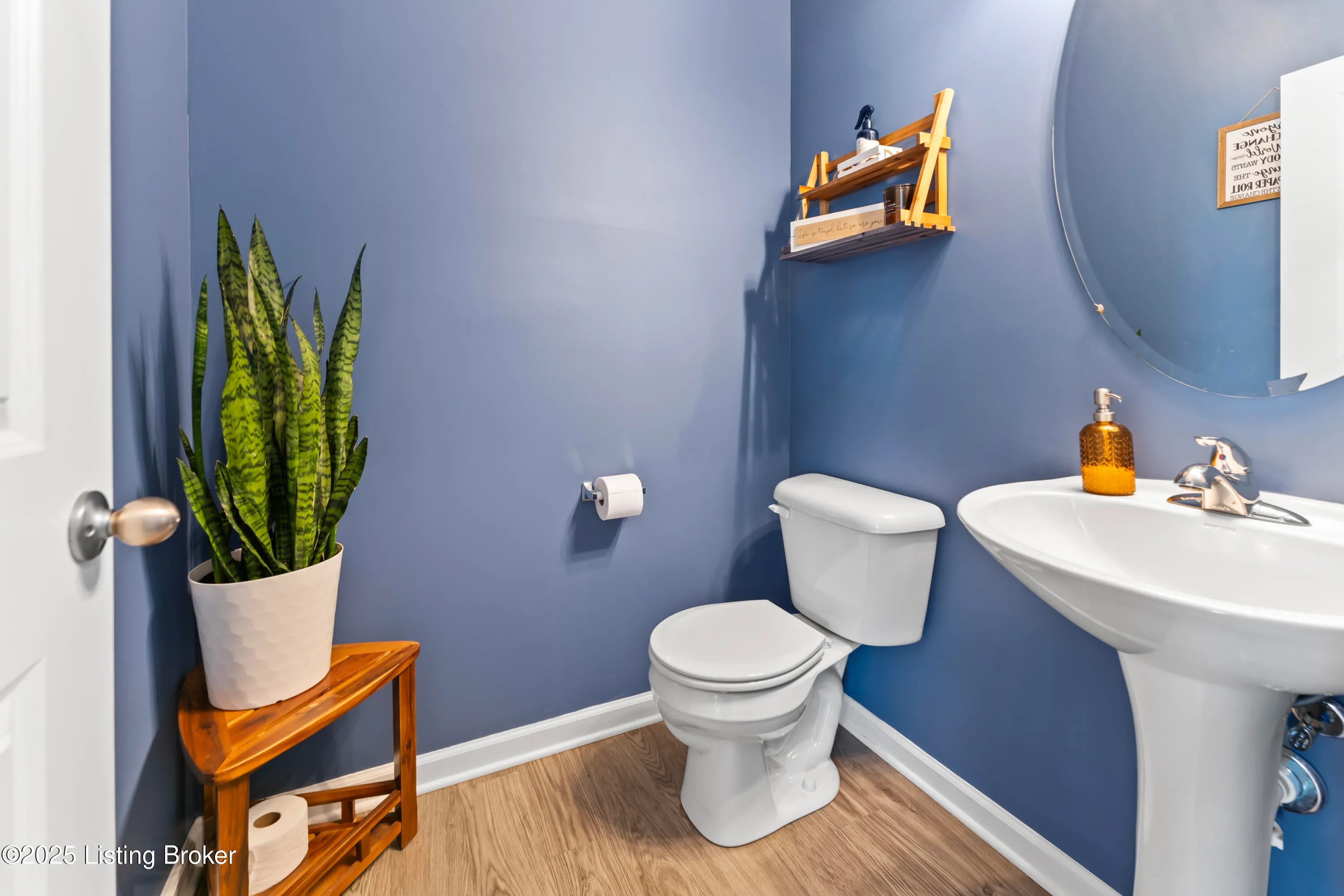 Louisville, Kentucky 40229, United States, 5 Bedrooms Bedrooms, ,4 BathroomsBathrooms,Residential,Active,111788