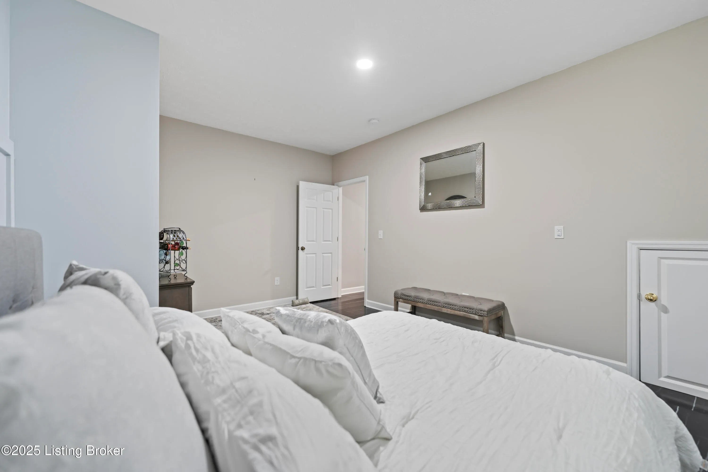 Louisville, Kentucky 40229, United States, 5 Bedrooms Bedrooms, ,4 BathroomsBathrooms,Residential,Active,111788