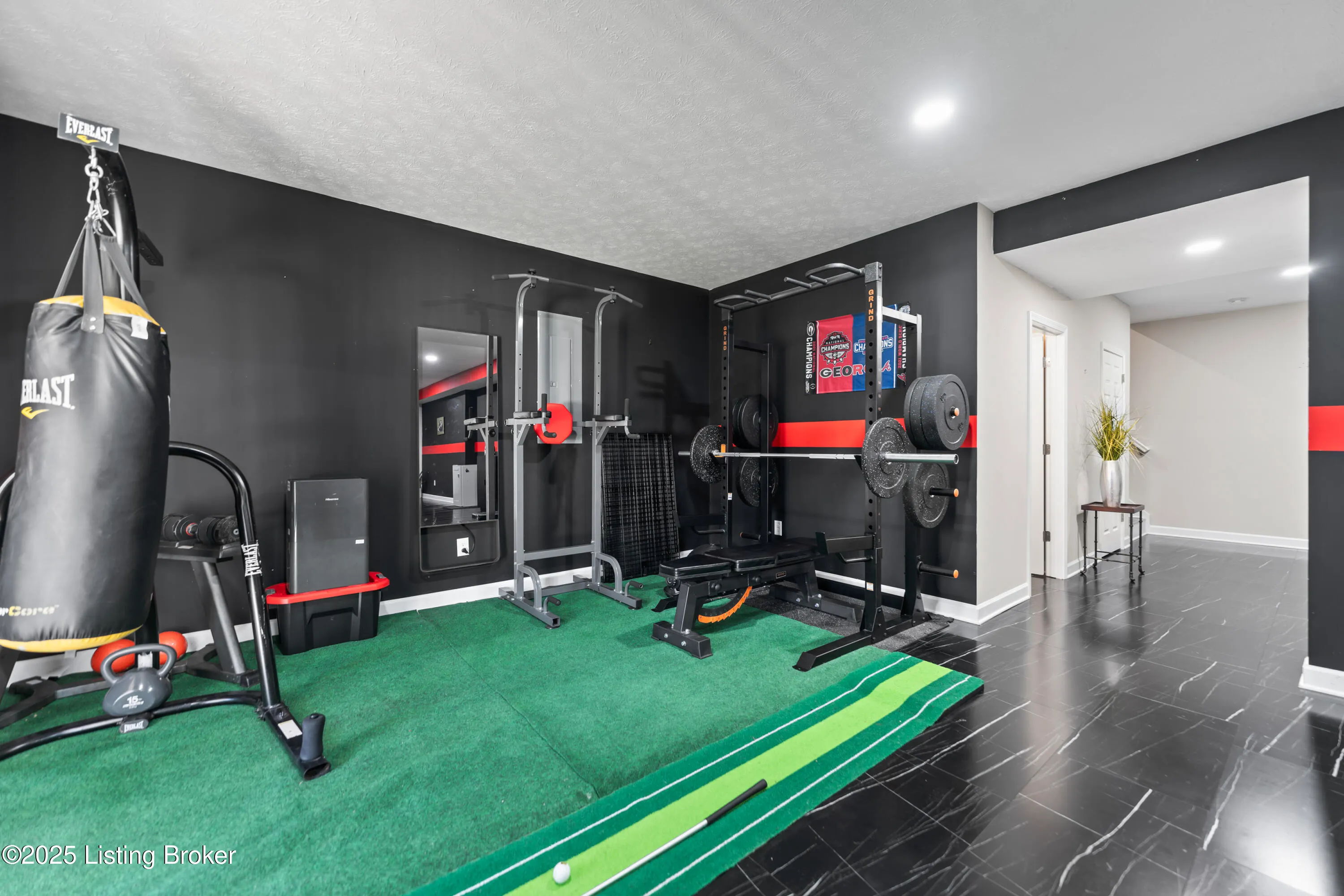 Louisville, Kentucky 40229, United States, 5 Bedrooms Bedrooms, ,4 BathroomsBathrooms,Residential,Active,111788