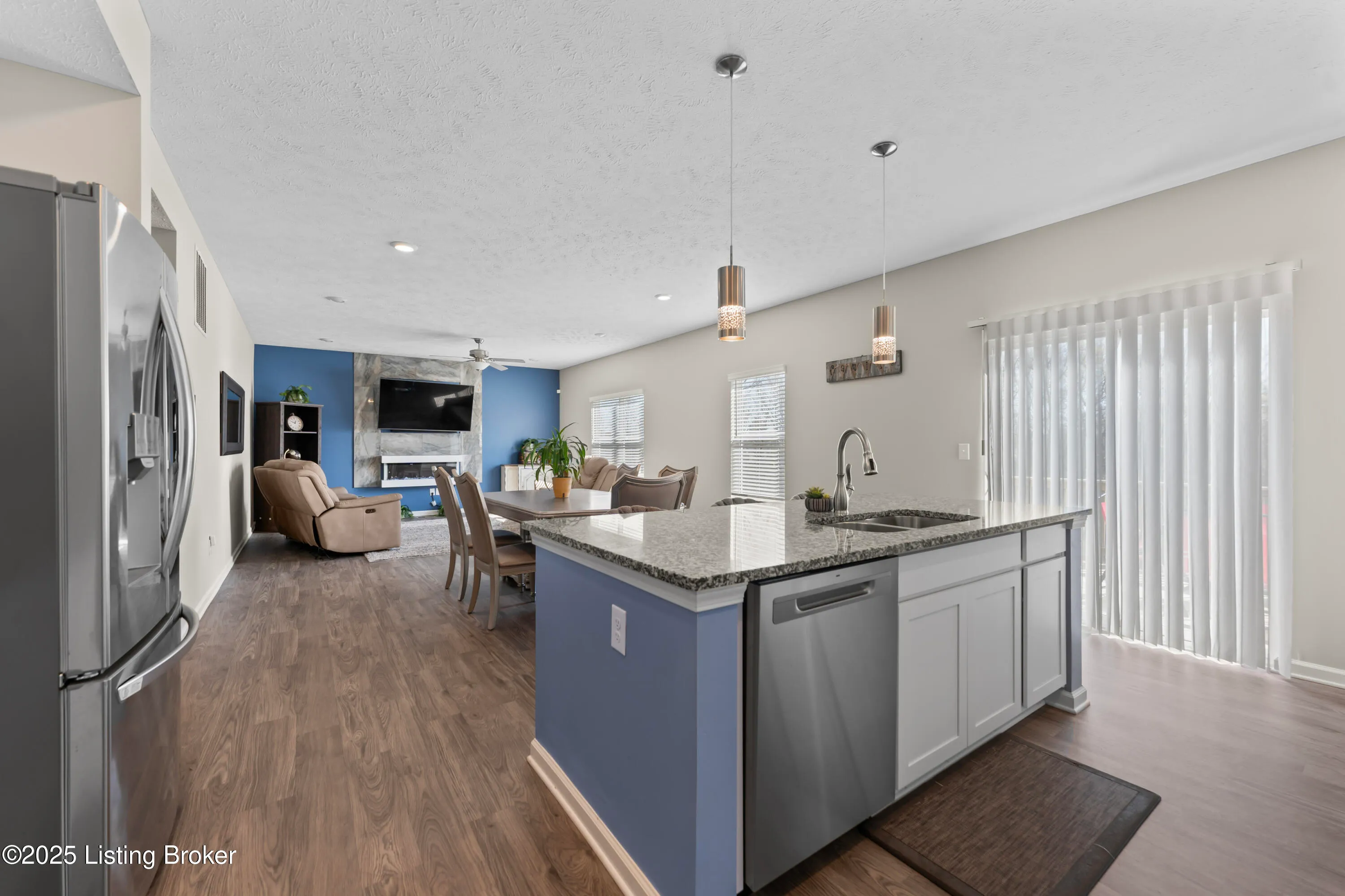 Louisville, Kentucky 40229, United States, 5 Bedrooms Bedrooms, ,4 BathroomsBathrooms,Residential,Active,111788