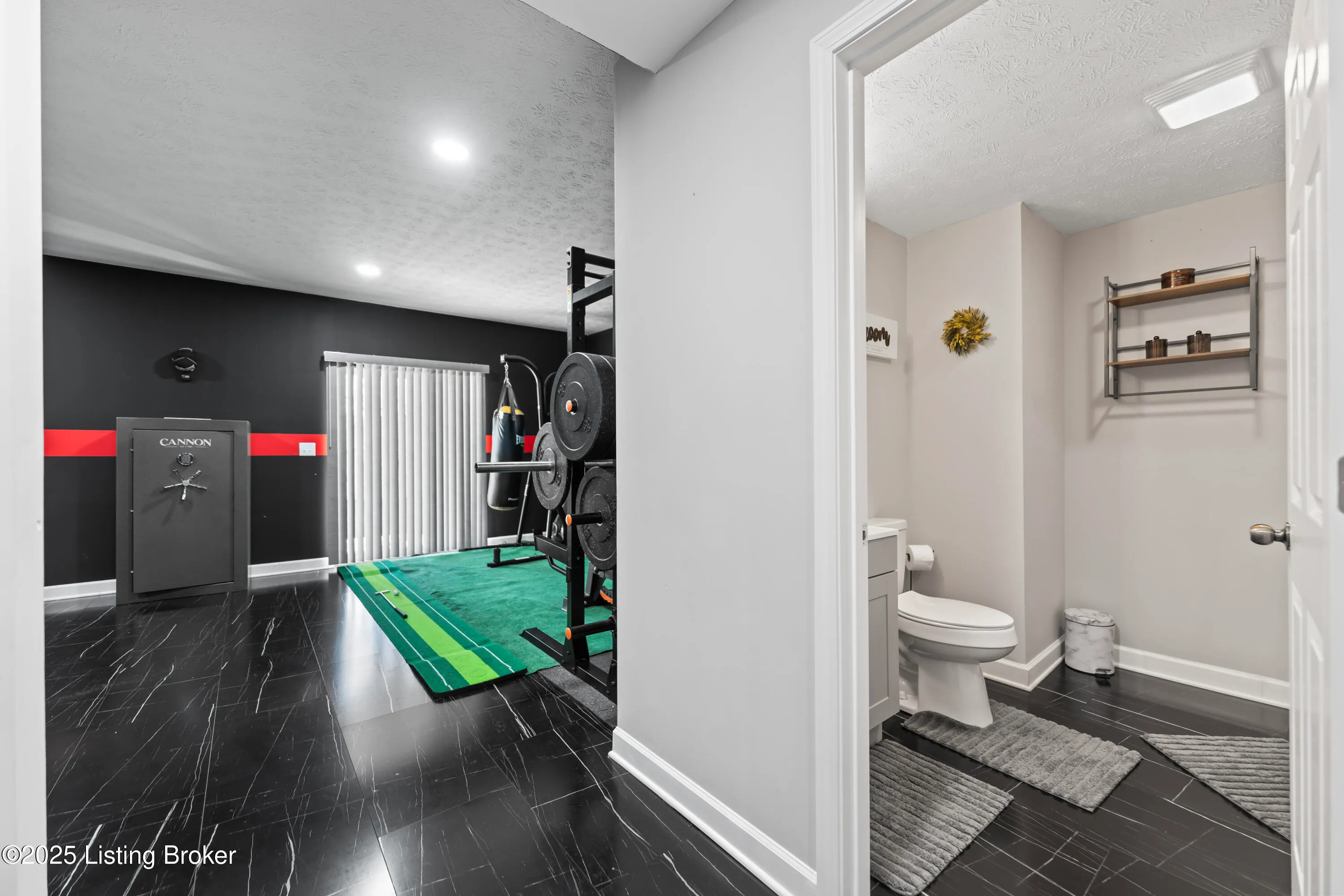 Louisville, Kentucky 40229, United States, 5 Bedrooms Bedrooms, ,4 BathroomsBathrooms,Residential,Active,111788