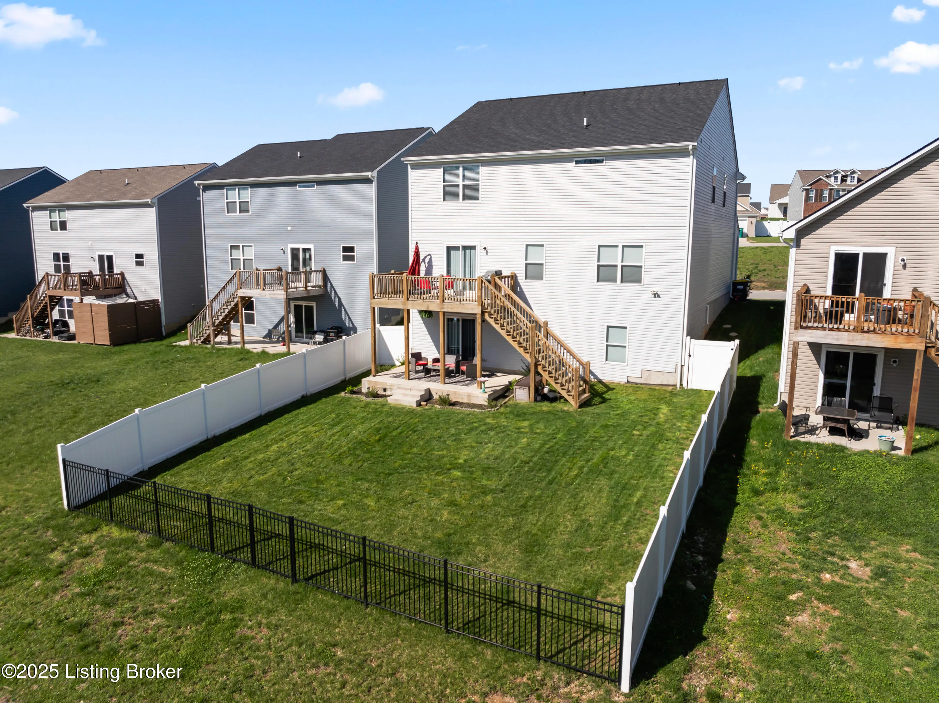 Louisville, Kentucky 40229, United States, 5 Bedrooms Bedrooms, ,4 BathroomsBathrooms,Residential,Active,111788