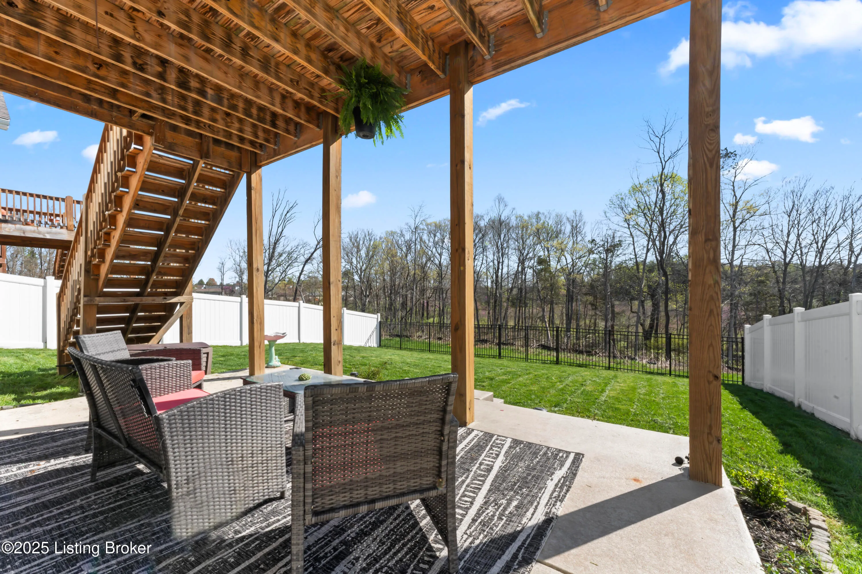 Louisville, Kentucky 40229, United States, 5 Bedrooms Bedrooms, ,4 BathroomsBathrooms,Residential,Active,111788