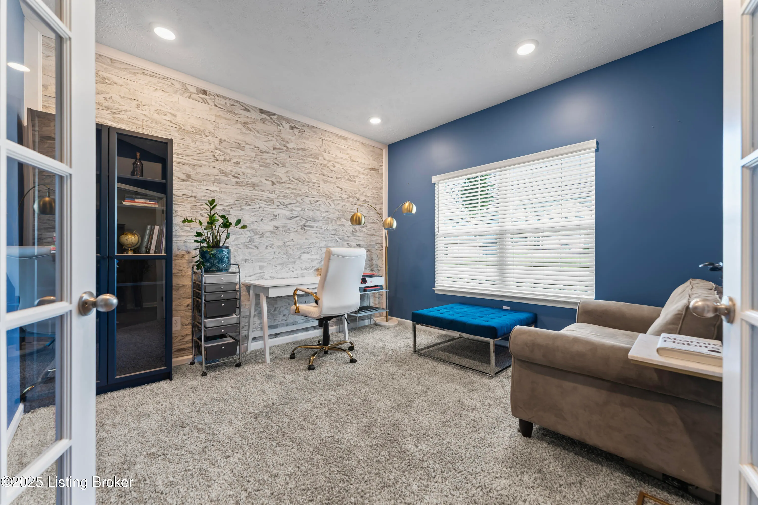 Louisville, Kentucky 40229, United States, 5 Bedrooms Bedrooms, ,4 BathroomsBathrooms,Residential,Active,111788