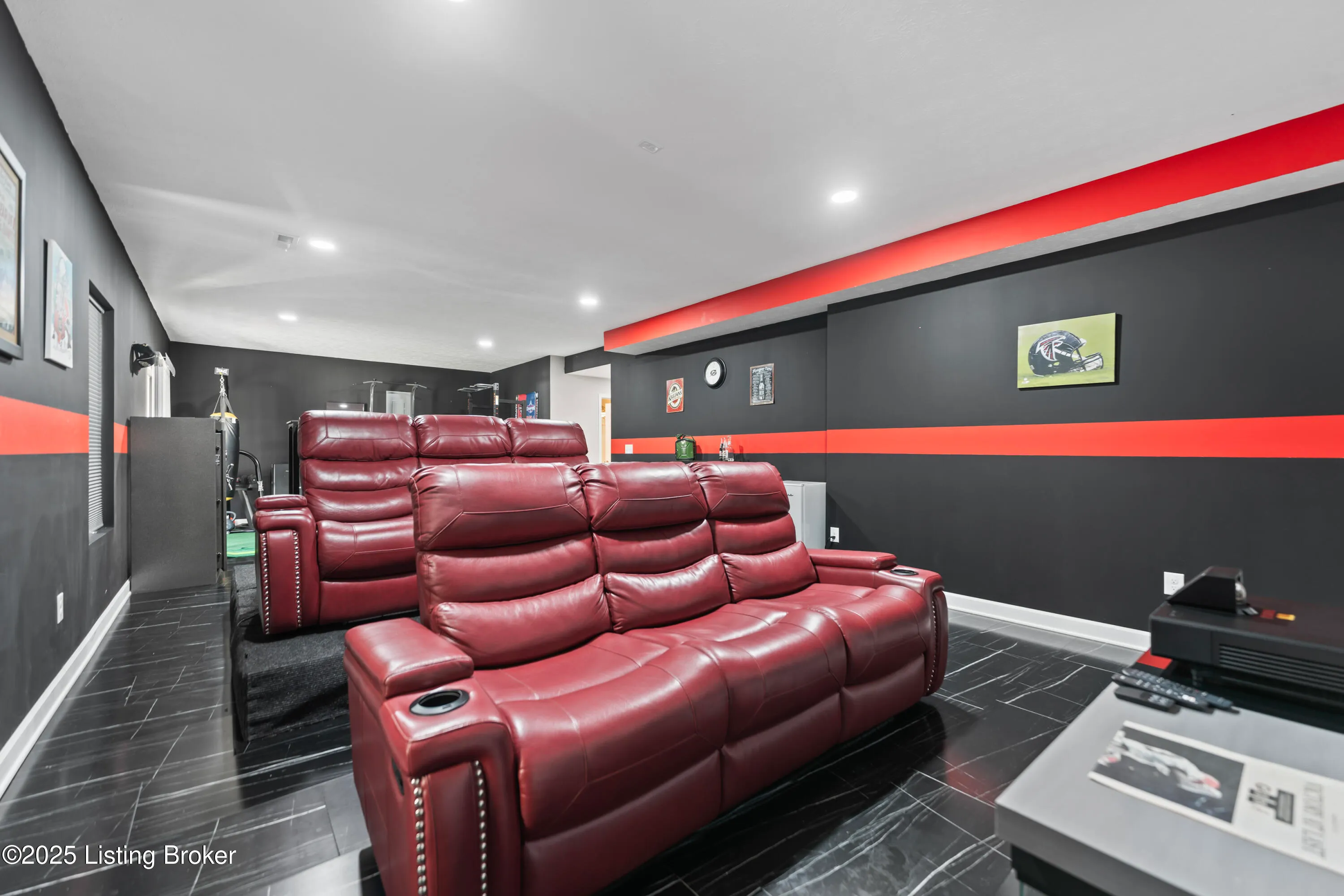 Louisville, Kentucky 40229, United States, 5 Bedrooms Bedrooms, ,4 BathroomsBathrooms,Residential,Active,111788