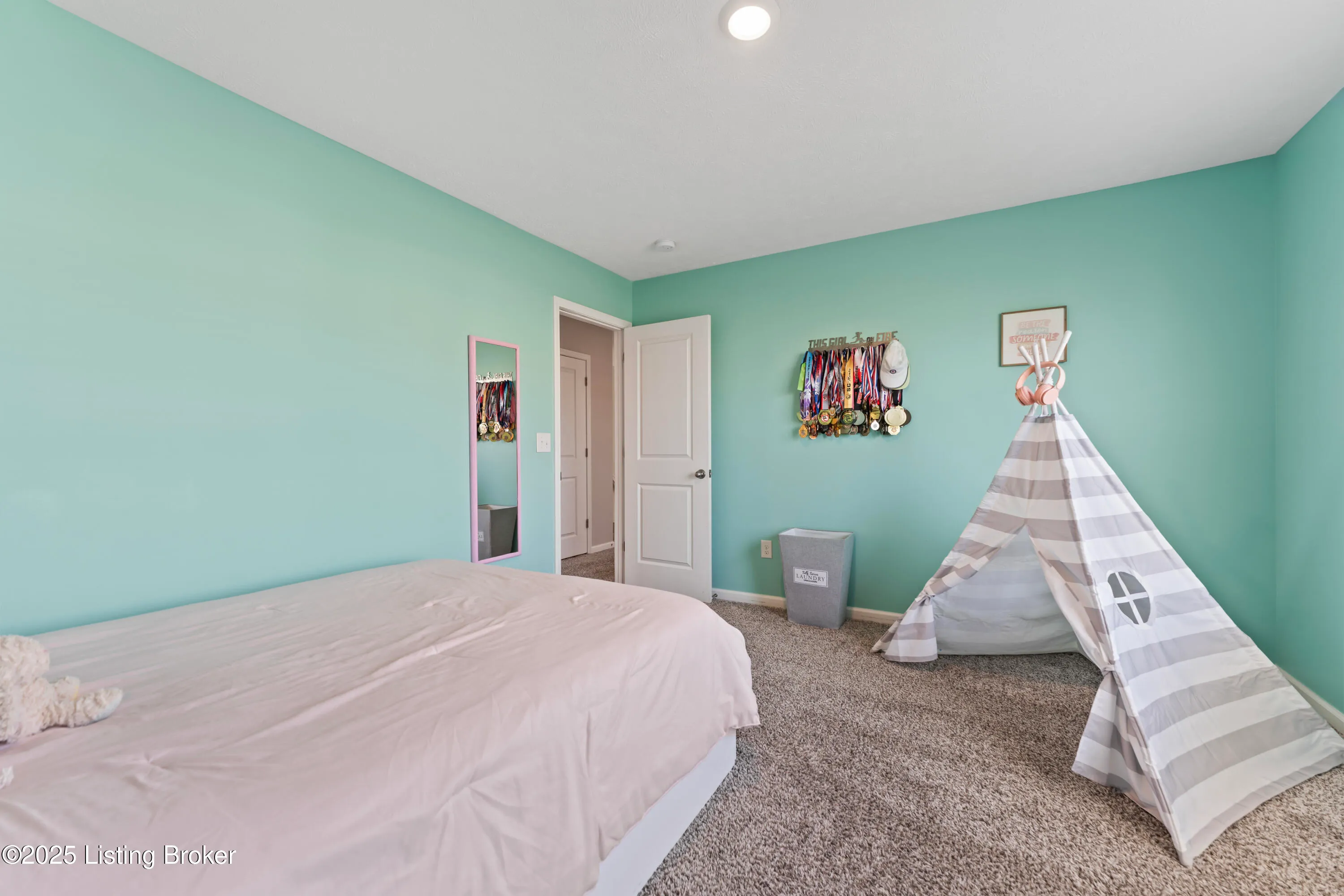 Louisville, Kentucky 40229, United States, 5 Bedrooms Bedrooms, ,4 BathroomsBathrooms,Residential,Active,111788