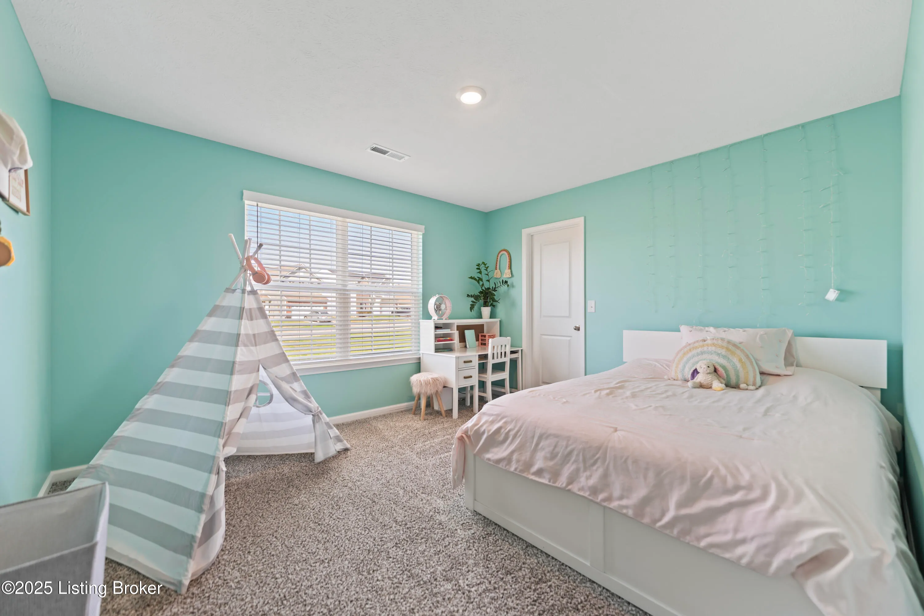 Louisville, Kentucky 40229, United States, 5 Bedrooms Bedrooms, ,4 BathroomsBathrooms,Residential,Active,111788