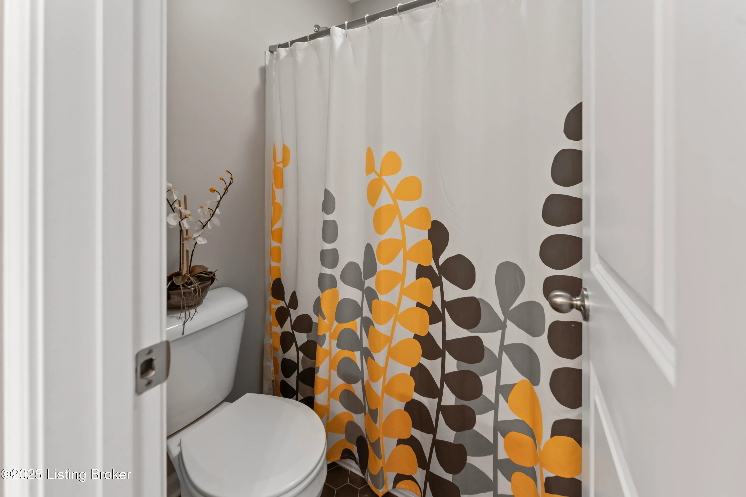 Louisville, Kentucky 40229, United States, 5 Bedrooms Bedrooms, ,4 BathroomsBathrooms,Residential,Active,111788