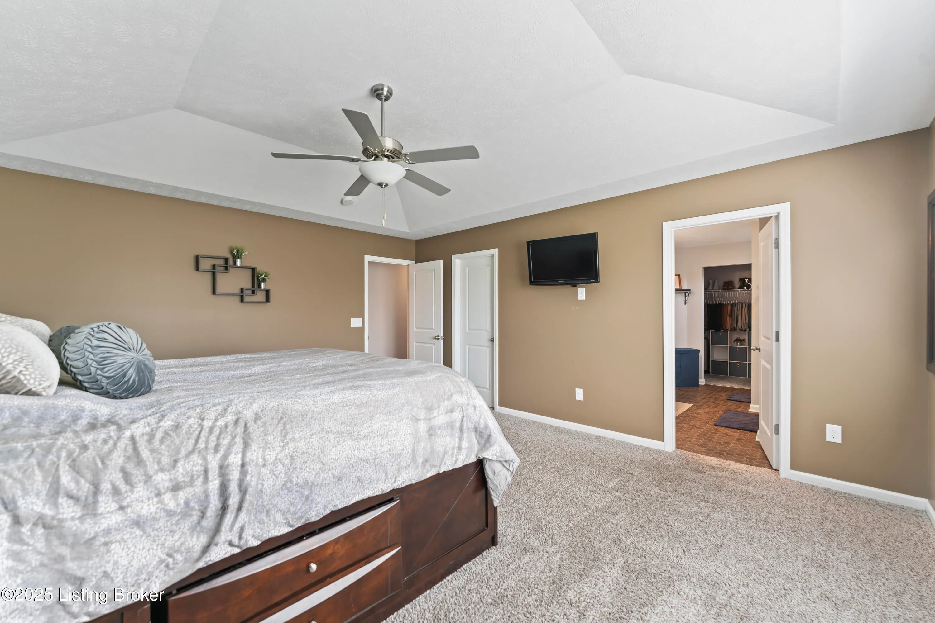 Louisville, Kentucky 40229, United States, 5 Bedrooms Bedrooms, ,4 BathroomsBathrooms,Residential,Active,111788