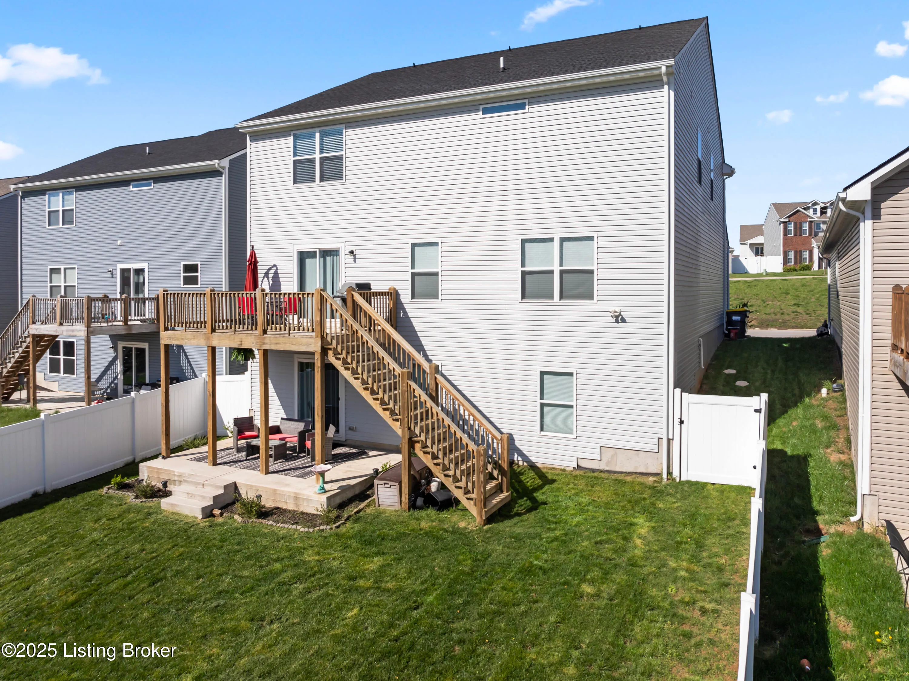 Louisville, Kentucky 40229, United States, 5 Bedrooms Bedrooms, ,4 BathroomsBathrooms,Residential,Active,111788