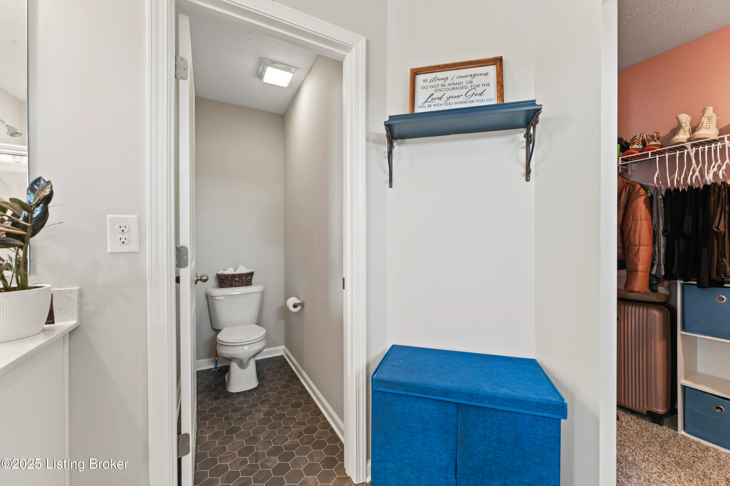 Louisville, Kentucky 40229, United States, 5 Bedrooms Bedrooms, ,4 BathroomsBathrooms,Residential,Active,111788