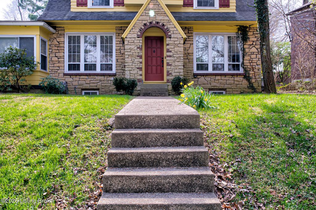 Photo of 2468 Grinstead Dr, Louisville, KY 40204 (MLS # 1717500)