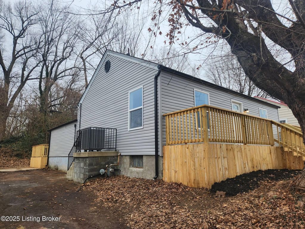 Photo of 322 Meadow Lane Ln, Elizabethtown, KY 42701 (MLS # 1705764)