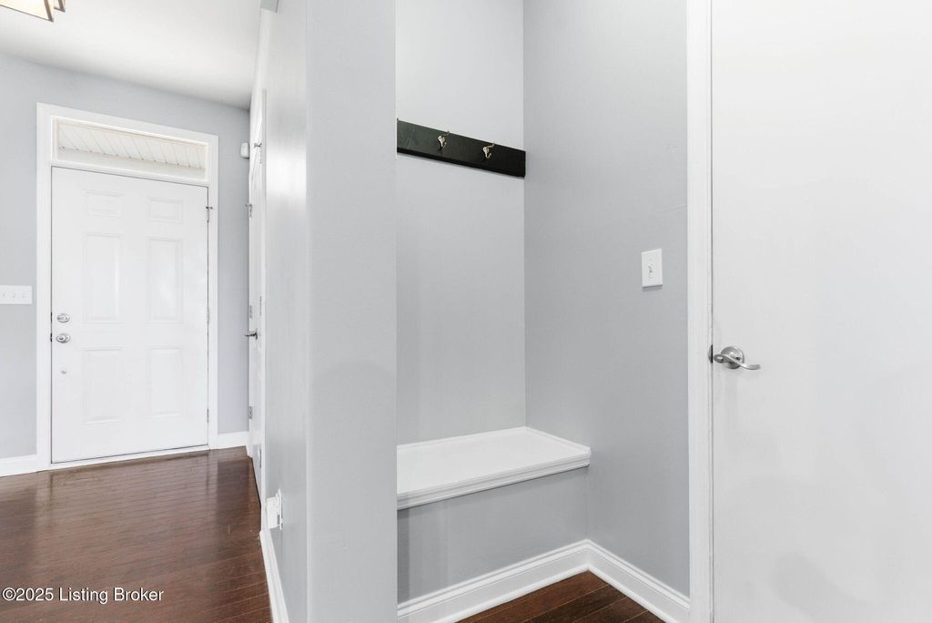 Photo of 9102 Rocky Bank Ct, Louisville, KY 40291 (MLS # 1703527)