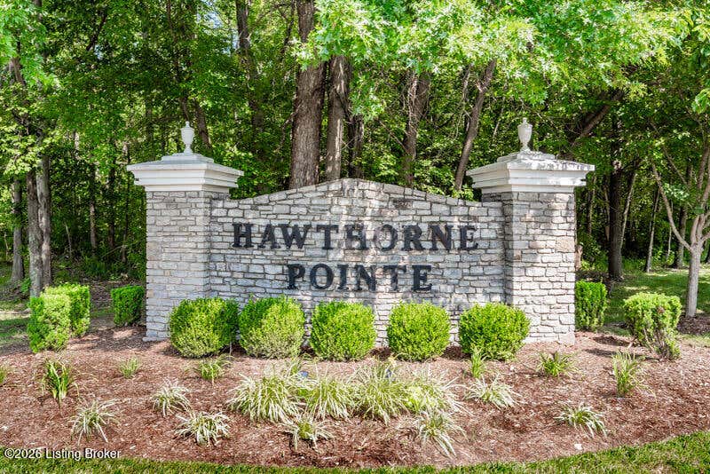 Photo of 9208 Hawthorne Pointe Dr #102, Louisville, KY 40272 (MLS # 1722475)