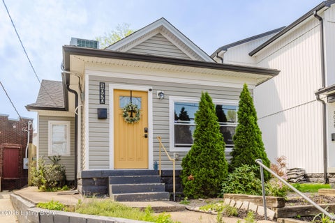 Photo of 1030 E Oak St, Louisville, KY 40204 (MLS # 1721303)