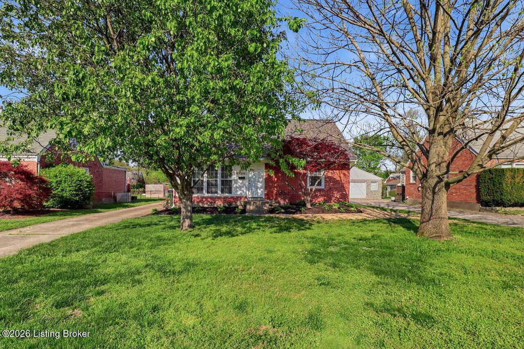 Photo of 2923 Yorkshire Blvd, Louisville, KY 40220 (MLS # 1713833)