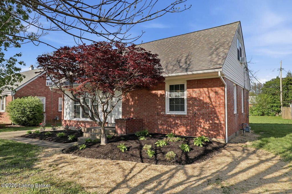 Photo of 2923 Yorkshire Blvd, Louisville, KY 40220 (MLS # 1713833)