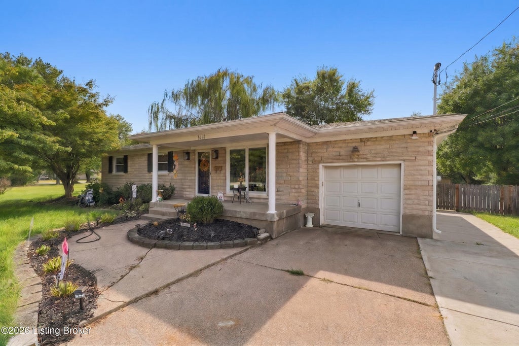 Photo of 5612 Sterling Dr, Louisville, KY 40216 (MLS # 1729619)