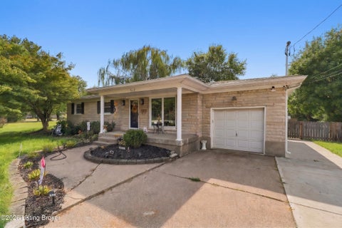 Tiny photo for 5612 Sterling Dr, Louisville, KY 40216 (MLS # 1729619)