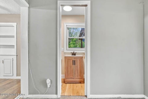 Tiny photo for 5612 Sterling Dr, Louisville, KY 40216 (MLS # 1729619)