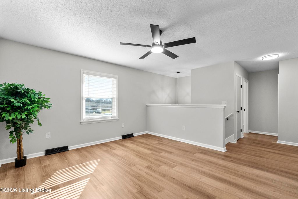 Photo of 269 Senate Cir, Radcliff, KY 40160 (MLS # 1707839)