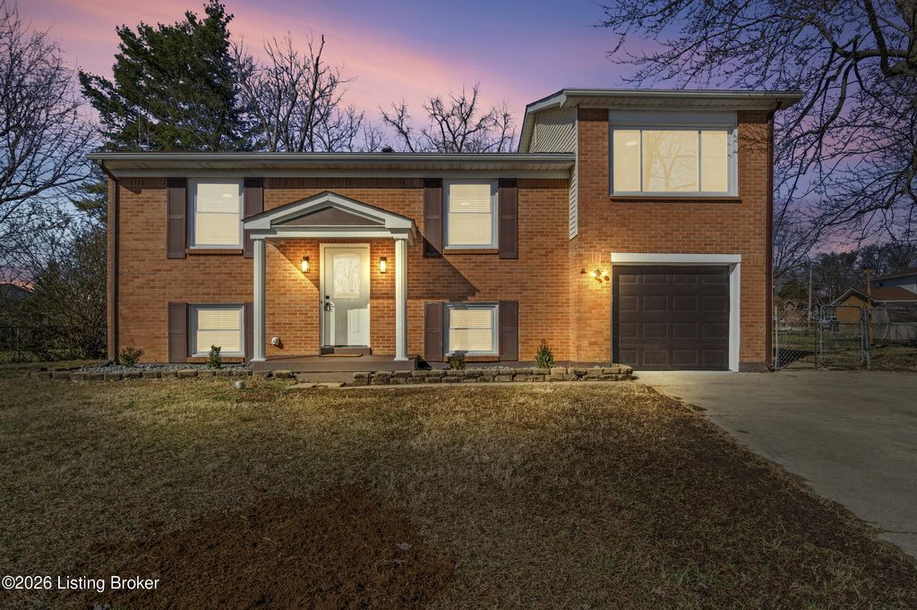 Photo of 269 Senate Cir, Radcliff, KY 40160 (MLS # 1707839)