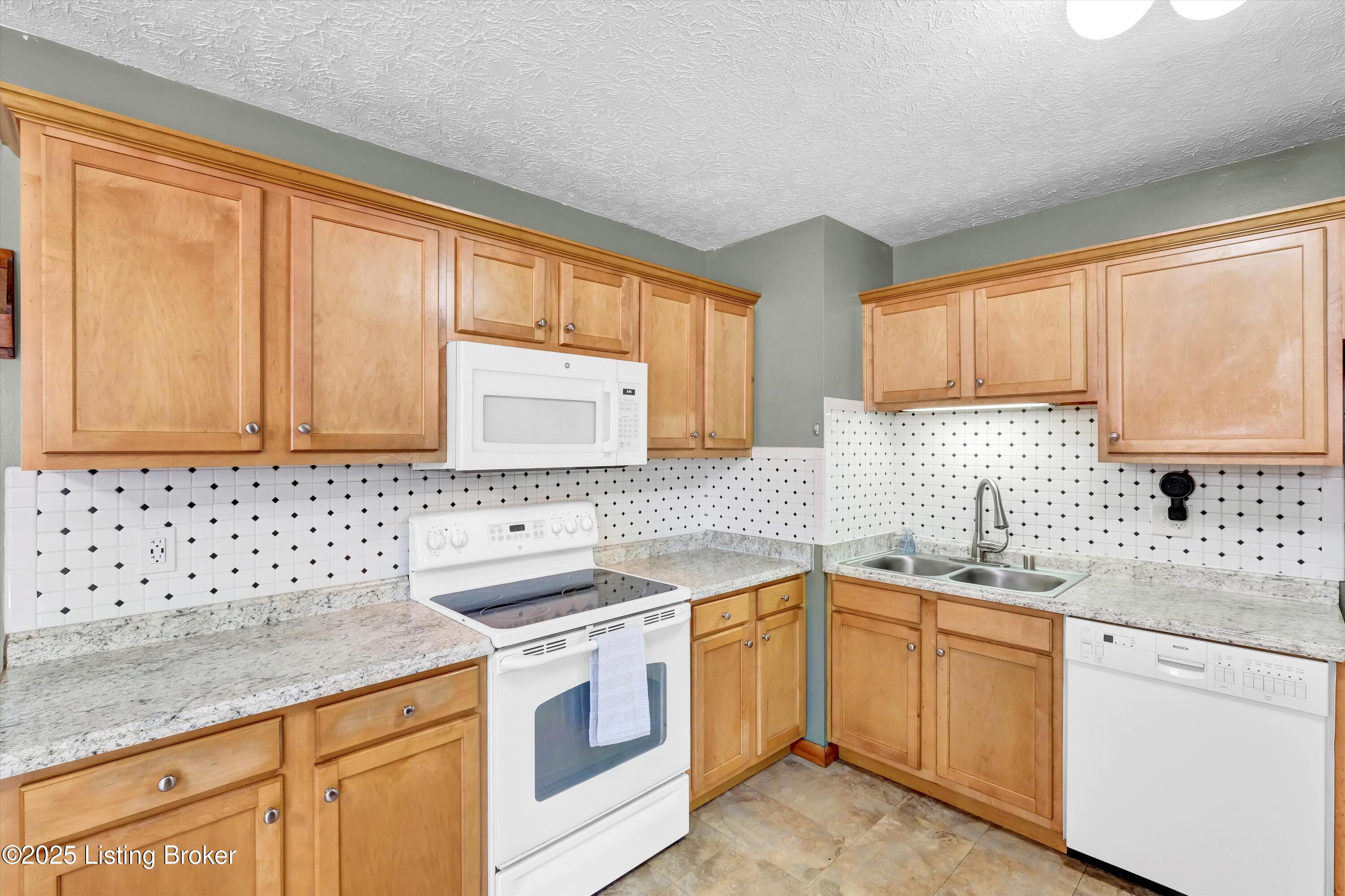 3608 Ethelwood Dr, Louisville, Pennsylvania image 12