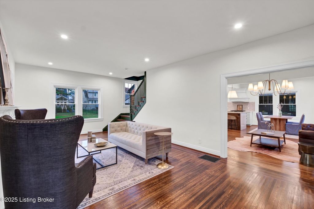 Photo of 2436 Broadmeade Rd, Louisville, KY 40205 (MLS # 1710618)