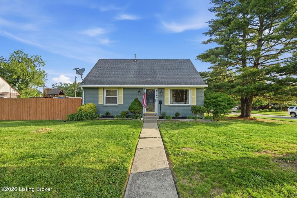 Photo of 9409 Sue Helen Dr, Louisville, KY 40299 (MLS # 1715462)