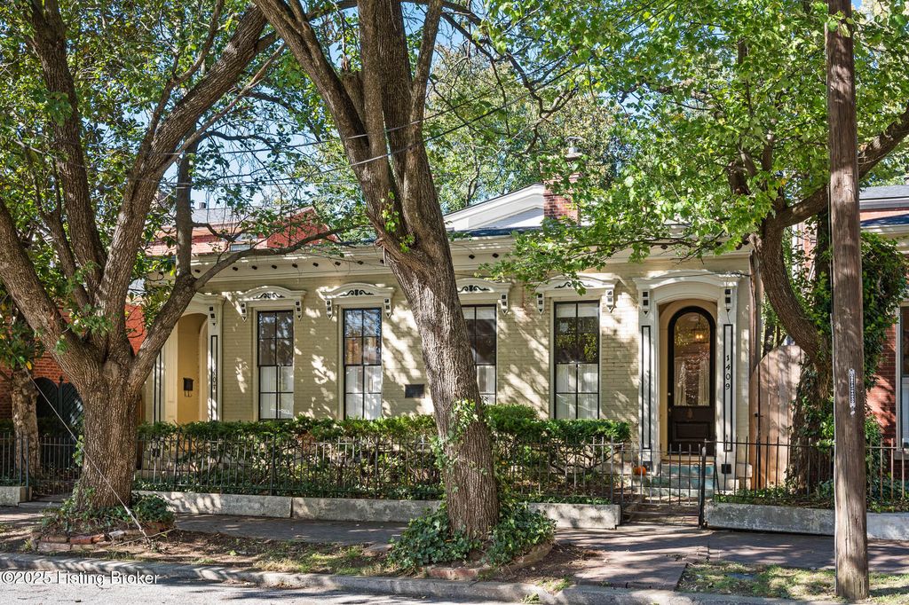 Photo of 1407-1409 E Washington St, Louisville, KY 40206 (MLS # 1709954)