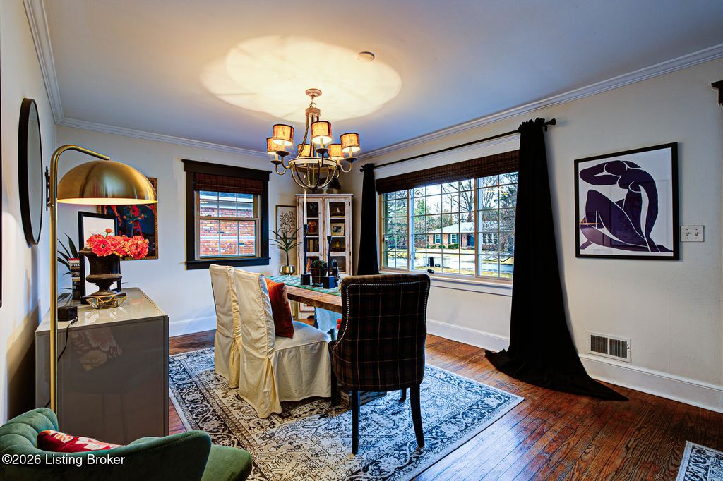 Photo of 6857 Green Meadow Cir, Louisville, KY 40207 (MLS # 1710876)