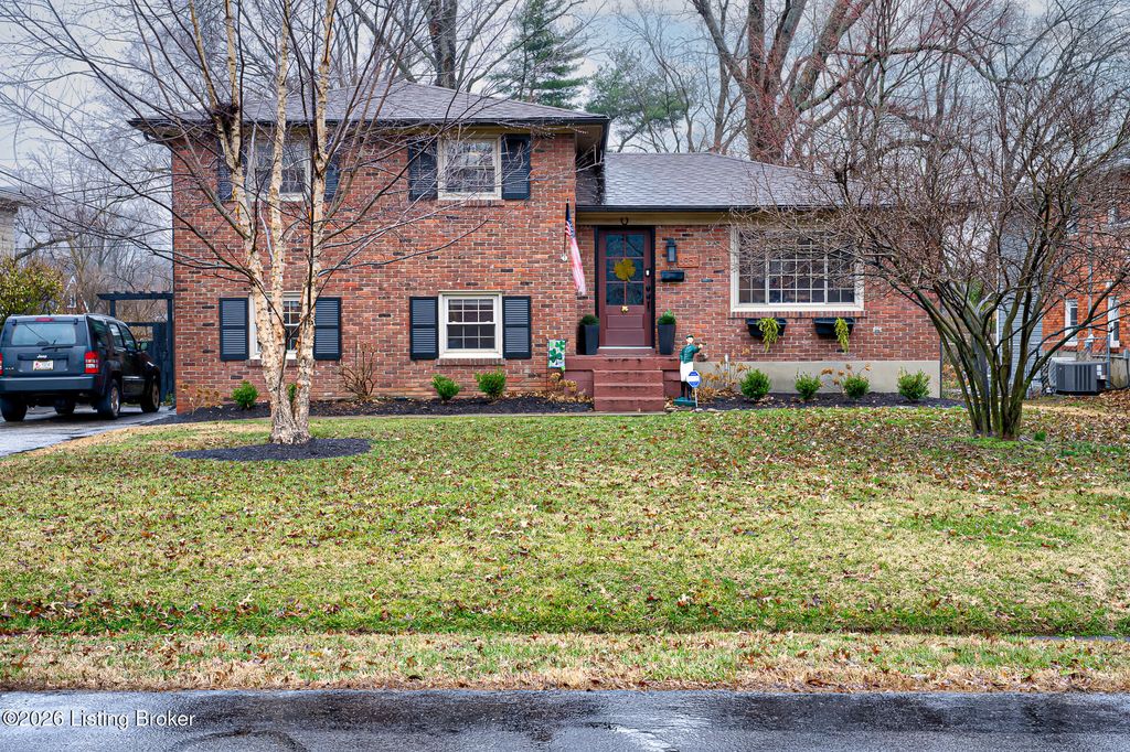 Photo of 6857 Green Meadow Cir, Louisville, KY 40207 (MLS # 1710876)