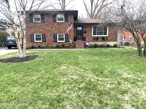 Photo of 6857 Green Meadow Cir, Louisville, KY 40207 (MLS # 1710876)