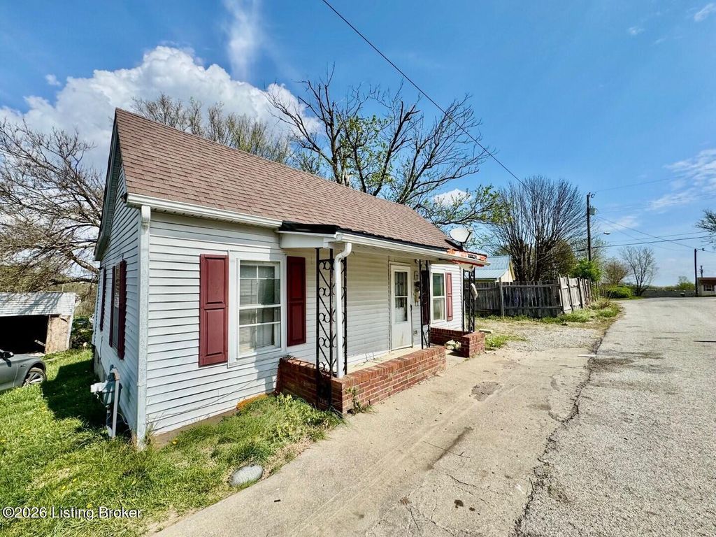 Photo of 707 Claybrooke Ave, Springfield, KY 40069 (MLS # 1713621)