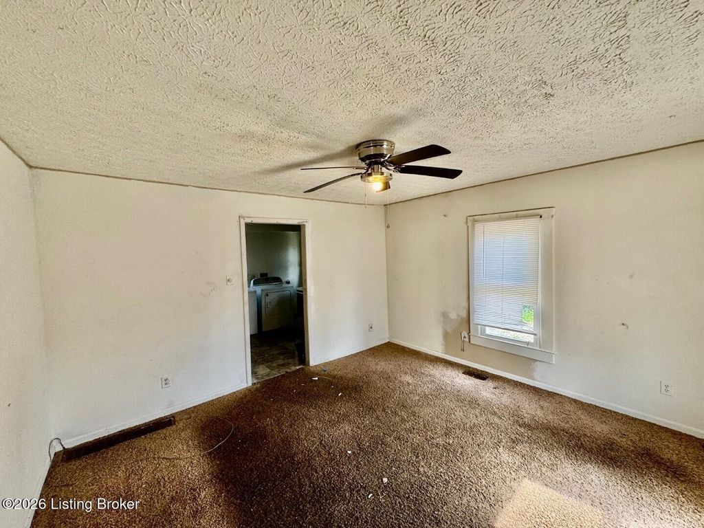 Photo of 707 Claybrooke Ave, Springfield, KY 40069 (MLS # 1713621)