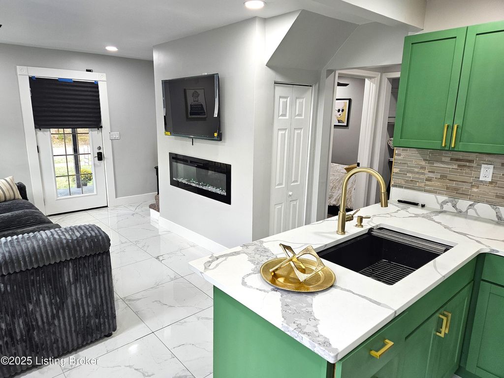 Photo of 1126 Euclid Ave, Louisville, KY 40208 (MLS # 1701587)