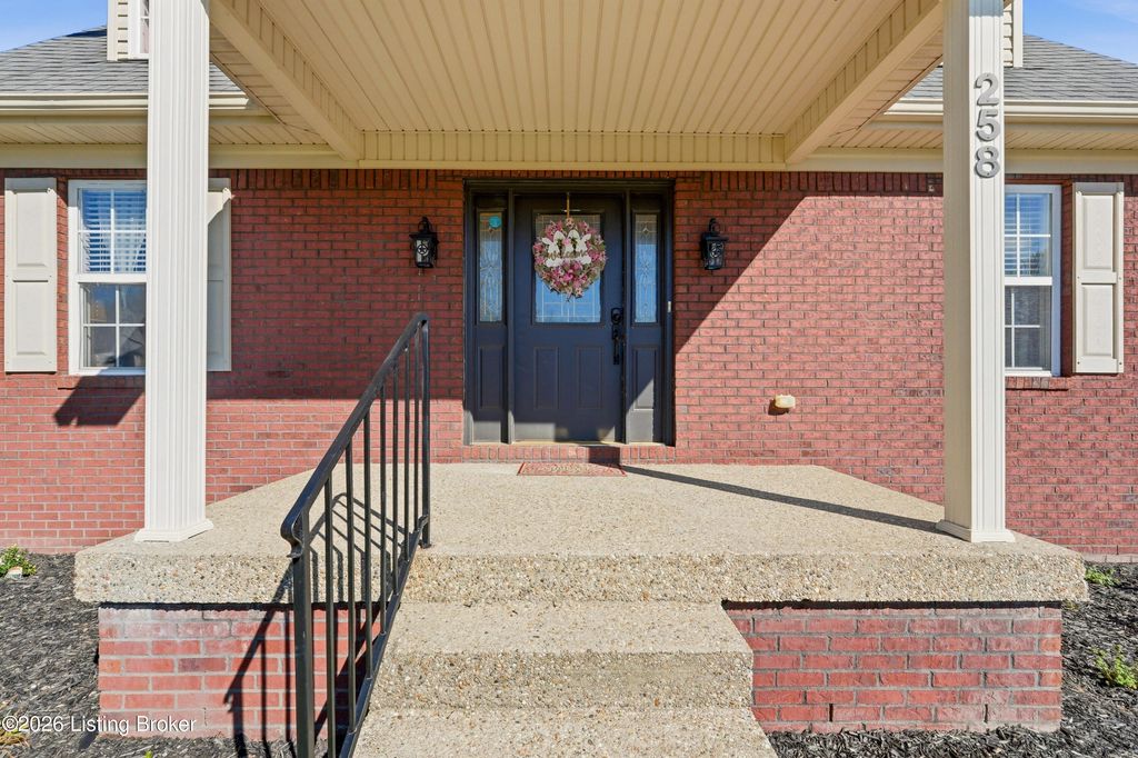 Photo of 258 Clover Cove Dr, Shepherdsville, KY 40165 (MLS # 1711529)