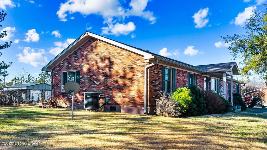 Photo of 977 Waterford Rd, Mt Washington, KY 40047 (MLS # 1706911)