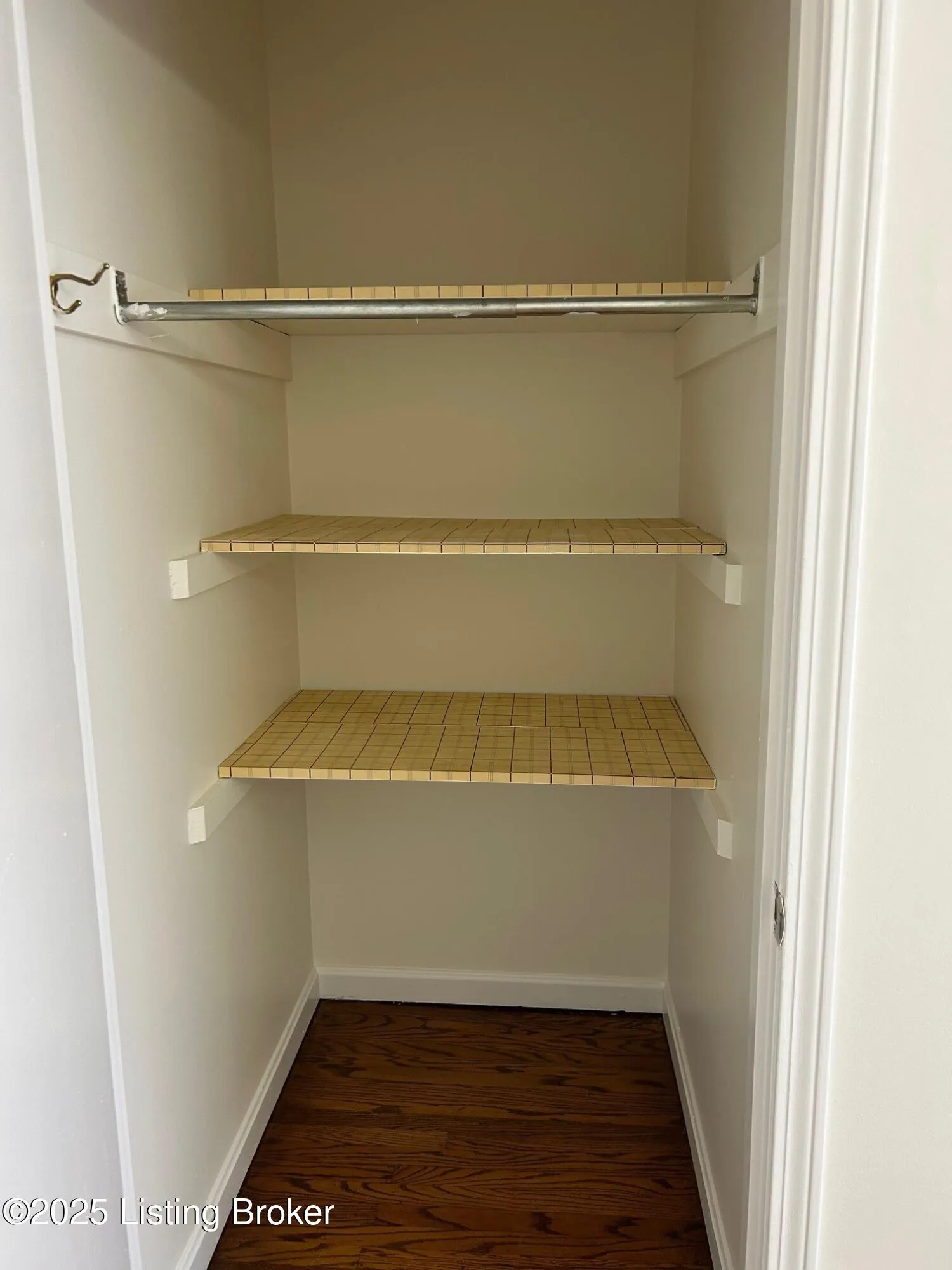 Louisville, Kentucky 40258, United States, 3 Bedrooms Bedrooms, ,2 BathroomsBathrooms,Residential,Pending,81084