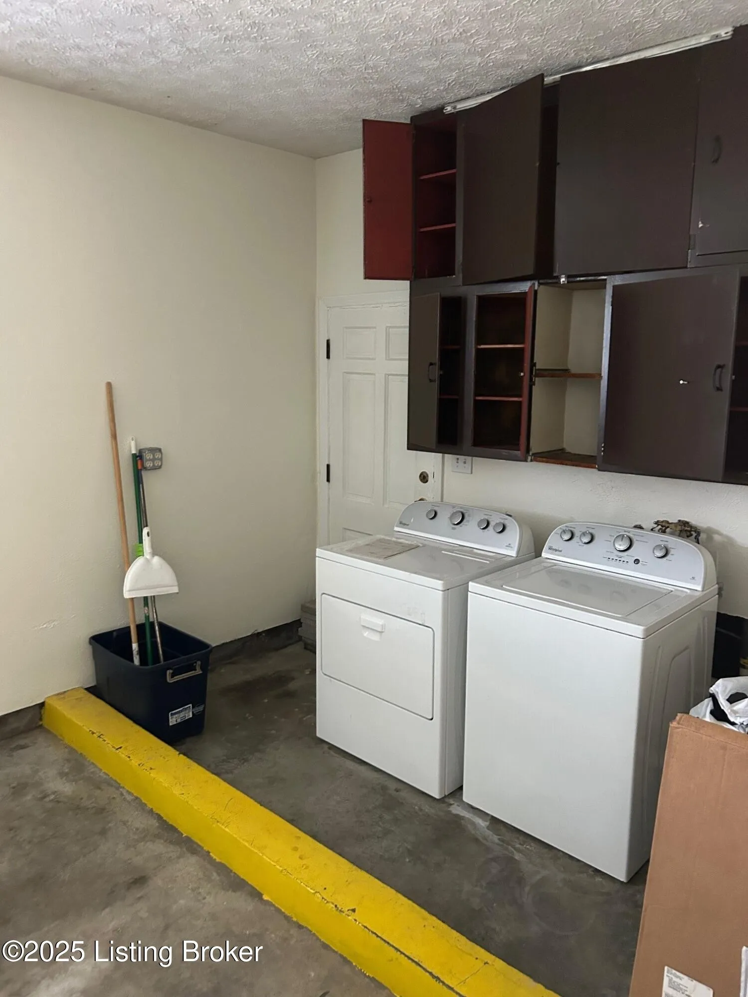 Louisville, Kentucky 40258, United States, 3 Bedrooms Bedrooms, ,2 BathroomsBathrooms,Residential,Pending,81084