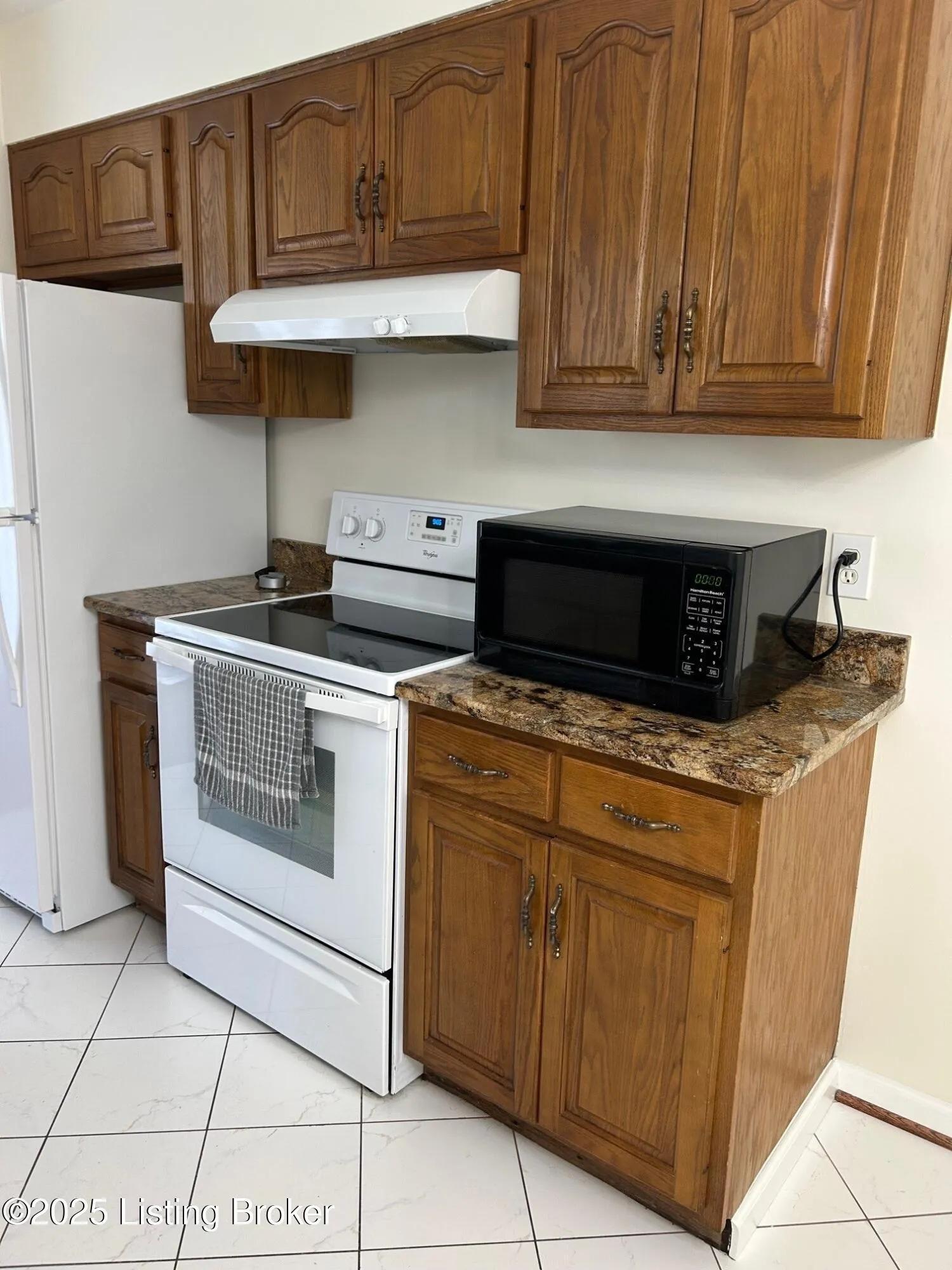 Louisville, Kentucky 40258, United States, 3 Bedrooms Bedrooms, ,2 BathroomsBathrooms,Residential,Pending,81084