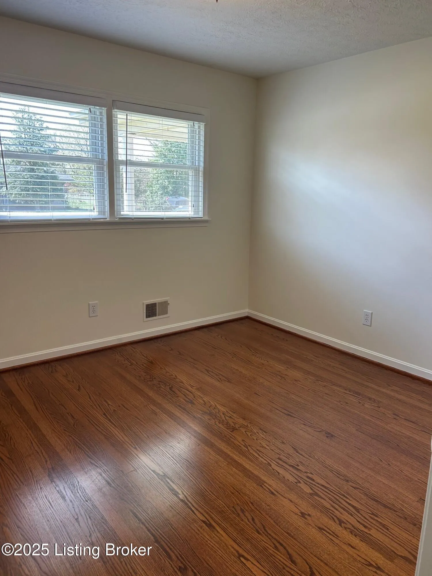 Louisville, Kentucky 40258, United States, 3 Bedrooms Bedrooms, ,2 BathroomsBathrooms,Residential,Pending,81084