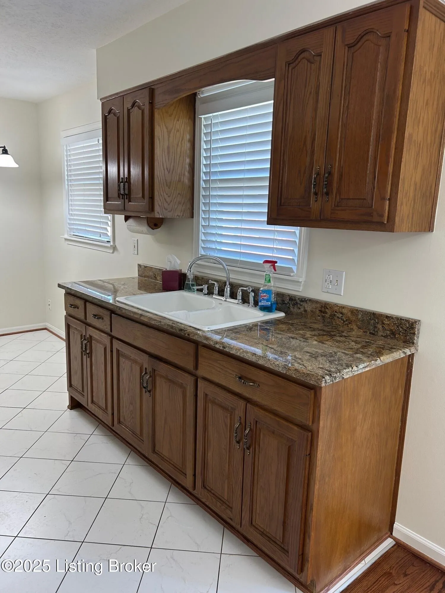 Louisville, Kentucky 40258, United States, 3 Bedrooms Bedrooms, ,2 BathroomsBathrooms,Residential,Pending,81084