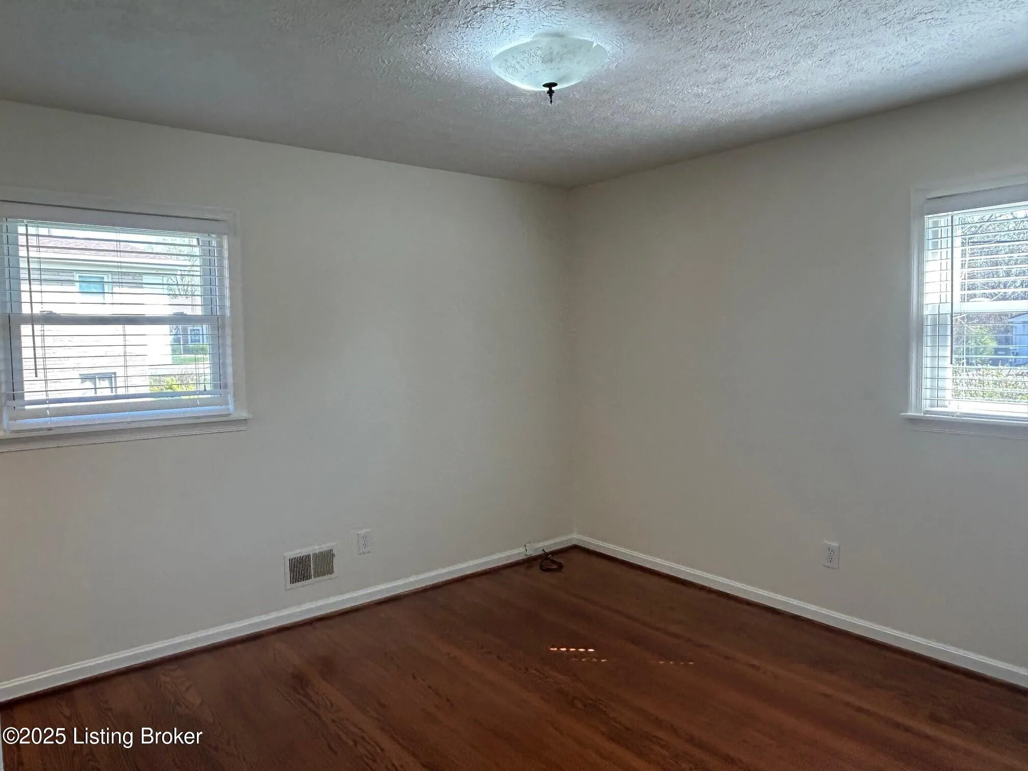 Louisville, Kentucky 40258, United States, 3 Bedrooms Bedrooms, ,2 BathroomsBathrooms,Residential,Pending,81084