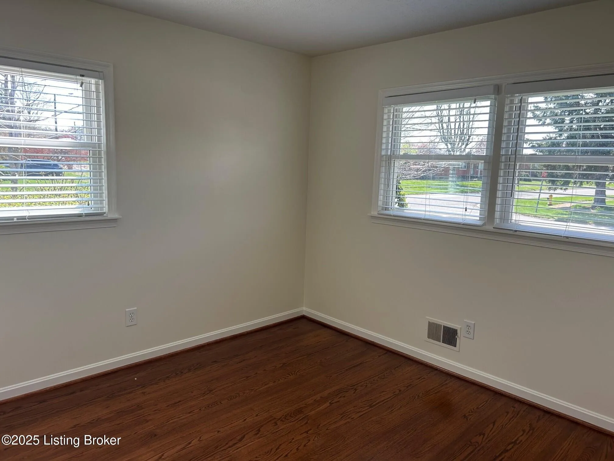 Louisville, Kentucky 40258, United States, 3 Bedrooms Bedrooms, ,2 BathroomsBathrooms,Residential,Pending,81084