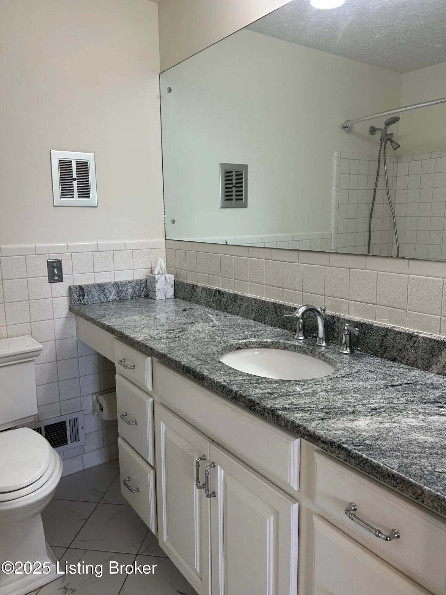 Louisville, Kentucky 40258, United States, 3 Bedrooms Bedrooms, ,2 BathroomsBathrooms,Residential,Pending,81084