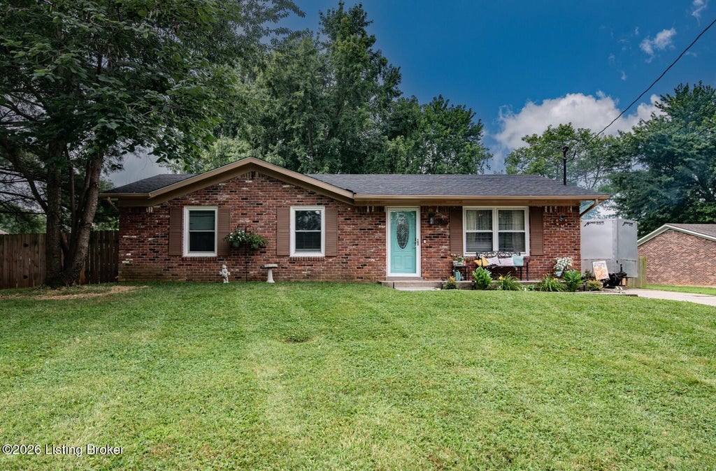 Photo of 225 Beechwood Ln, Mt Washington, KY 40047 (MLS # 1730973)