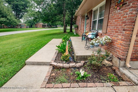 Tiny photo for 225 Beechwood Ln, Mt Washington, KY 40047 (MLS # 1730973)