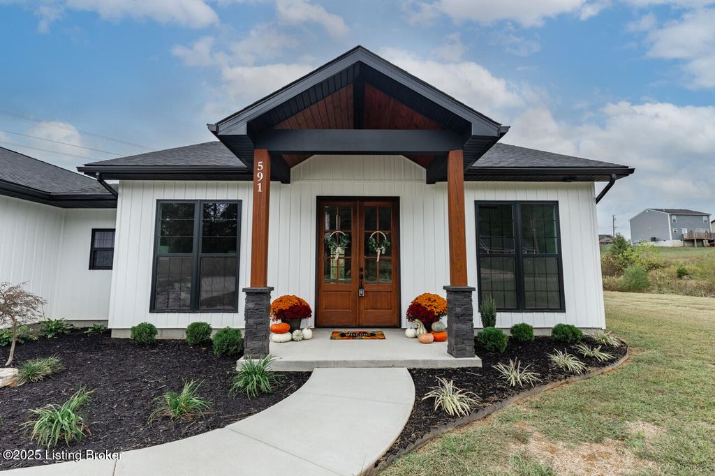 Photo of 591 Palmetto Loop, Glendale, KY 42740 (MLS # 1704024)